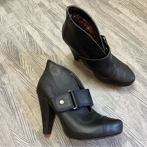 Seychelles Black Leather Heeled Buckle Booties